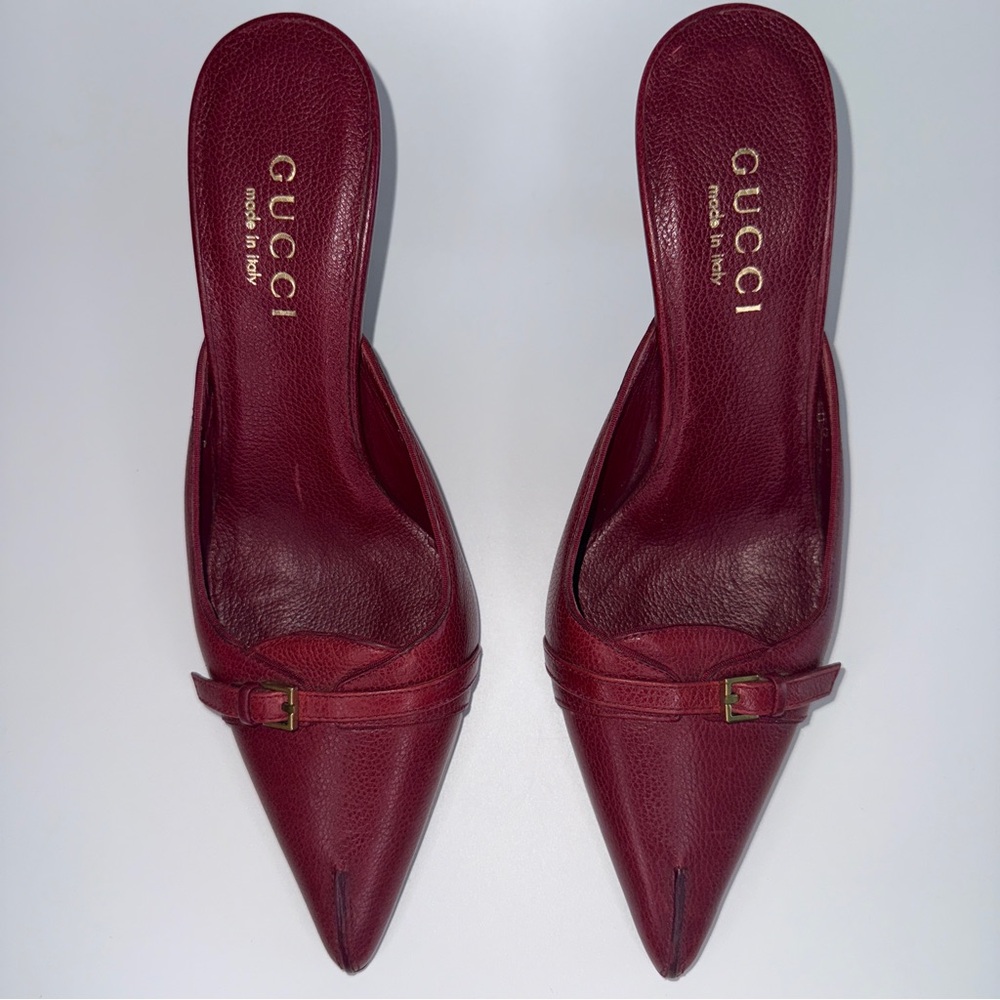 SOLD. Gucci leather pointed toe mules with small gold-toned buckle detail